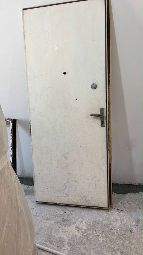 Uzunluq 206/sm. Eni 90/sm seyf qapi satilir, unvan ehmedli gence — Баку