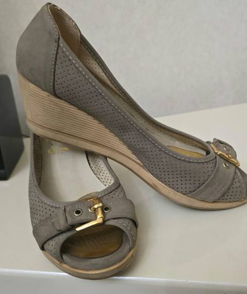 Qadın wedge tufli-sandaletləri - Rəng: boz-bej (taupe) - Model: burnu — Товарлар