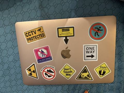 Apple MacBook Air 13 inch noutbuk. Şəkillərdən göründüyü kimi cihaz — Баку