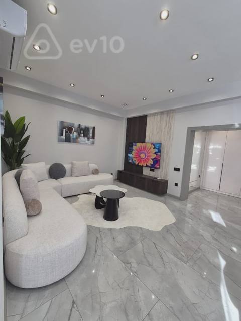 3 otaqlı mənzil, 110 m², Huseym Cavid prospekt — kirayə — Баку