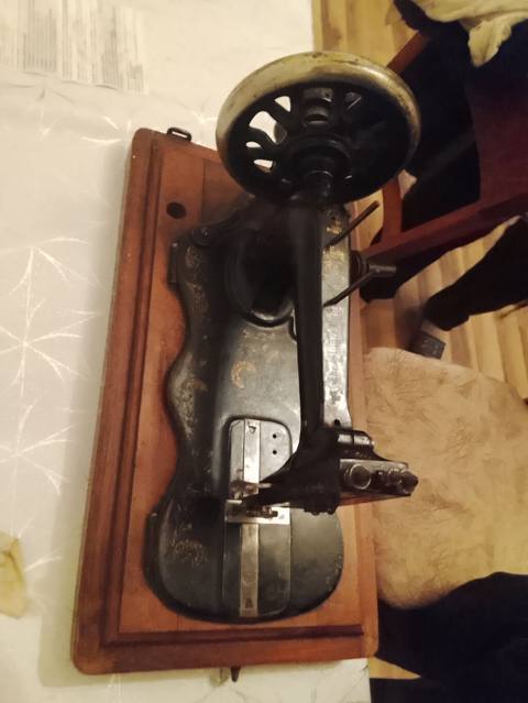 Singer - Korpus: tökmə çuqun gövdə, klassik qara lak örtük, qızılı — 4 000 ₼ · Bakı · Digər Singer - Korpus: tökmə çuqun gövdə, klassik qara lak örtük, qızılı — Bakı
