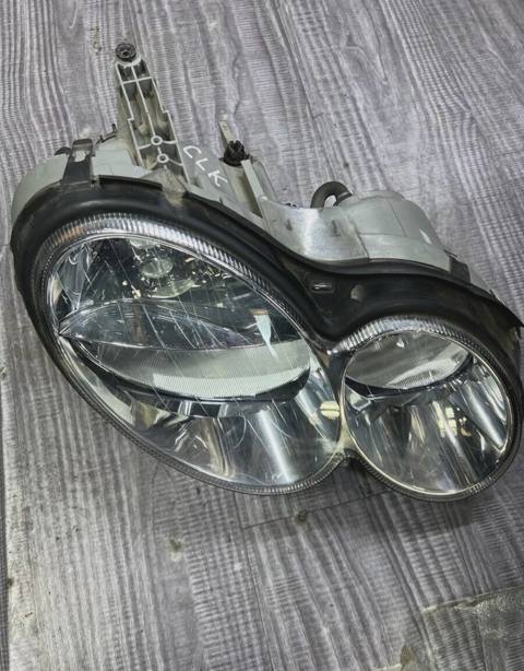 Sağ fara Mercedes-Benz CLK (W209) 2003-2009 — 90 ₼ · Баку · Avtomobil işığı Sağ fara Mercedes-Benz CLK (W209) 2003-2009 — Баку