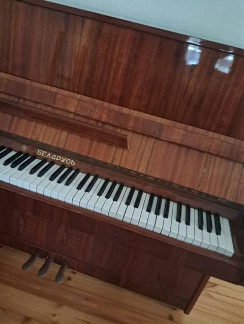 Belarus (Беларусь) markalı pianino satılır. Pianino səliqəli — Mingəçevir