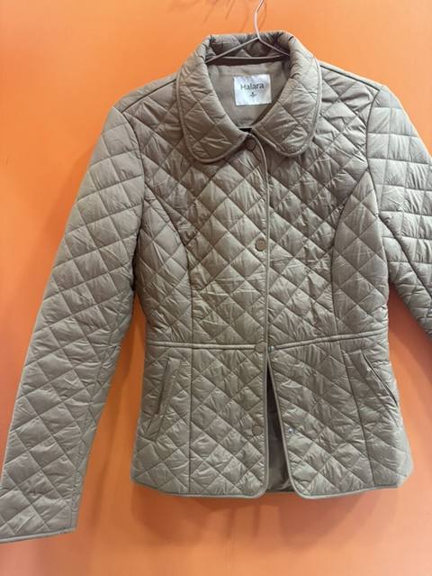 Halara qadın qatlmalı jaket - Rəng: bej/boz ton - Dizayn: romb — 50 ₼ · Баку · Coqlar və zaqetlər Halara qadın qatlmalı jaket - Rəng: bej/boz ton - Dizayn: romb — Баку