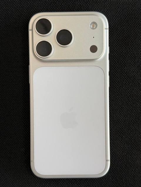 Gümüşü — 2 100 ₼ · Baku · Apple iPhone Gümüşü — Baku