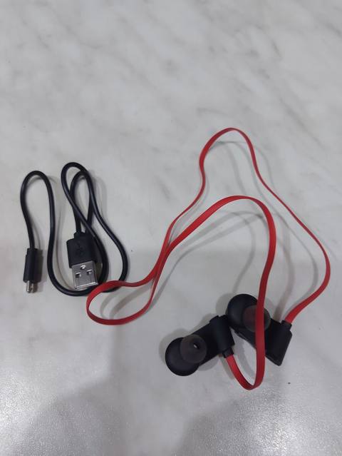 Qulaqlıq – Bluetooth boyun arxası naqilli model, heç istifadə — 18 ₼ · Баку · Qulaqcıqlar Qulaqlıq – Bluetooth boyun arxası naqilli model, heç istifadə — Баку