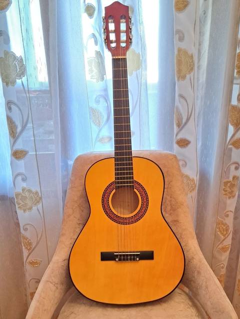 Klassik akustik gitara + çanta 3 ay istifadə olunub demək olarki heç — 130 ₼ · Baku · Gitarlar və digər simli alətlər Klassik akustik gitara + çanta 3 ay istifadə olunub demək olarki heç — Baku