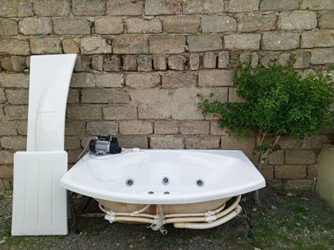 İşlənmiş Cakuzi vanna Motorlu, Ünvandan götürmə, Ödənişli çatdırılma — 299 ₼ · Baku · Vannalar və jakuzi İşlənmiş Cakuzi vanna Motorlu, Ünvandan götürmə, Ödənişli çatdırılma — Baku
