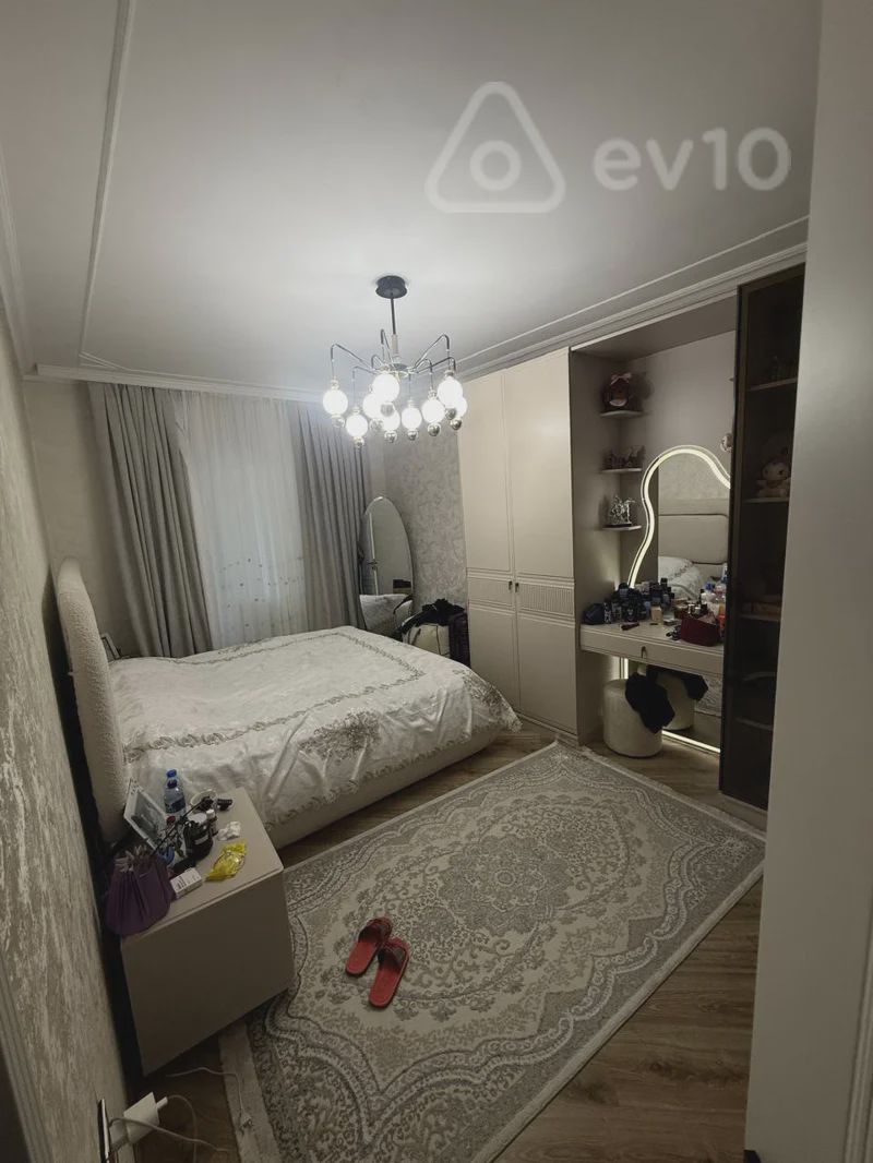 For sale: 4-room apartment (old building), 100 m² — Mənzil, Bakı (10)