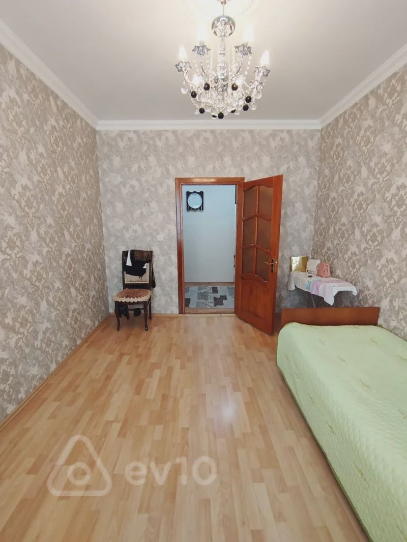 For sale: 4-room apartment (old building), 105 m² — Mənzil, Bakı (5)