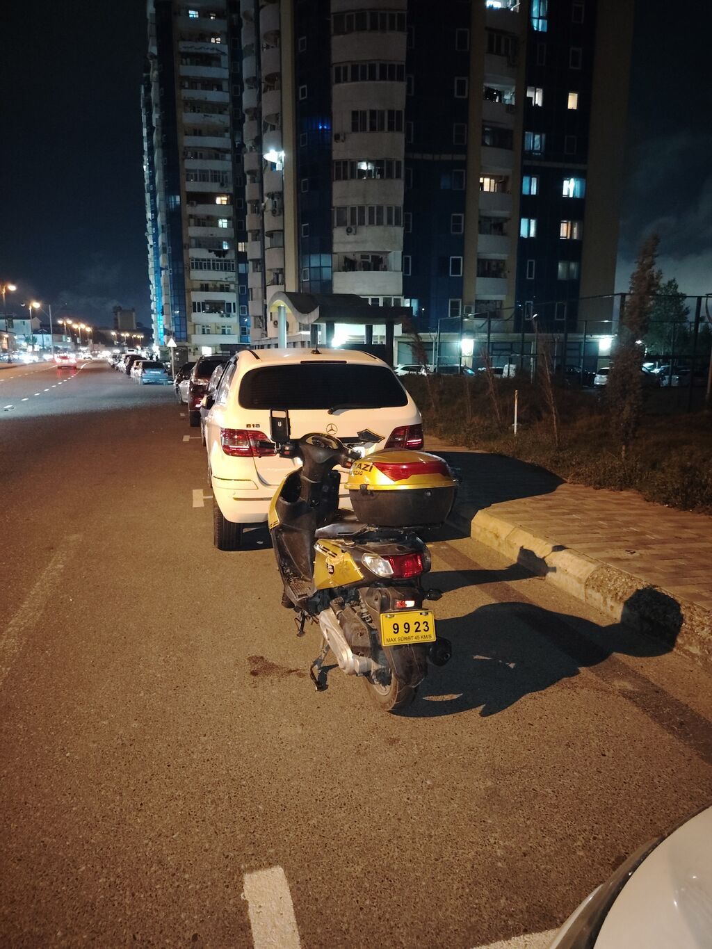 Tecli satlır sendleri var sarı nömrəyle Sürlür bekar insanlar — Mopedlər və skuterlər, Bakı (2)