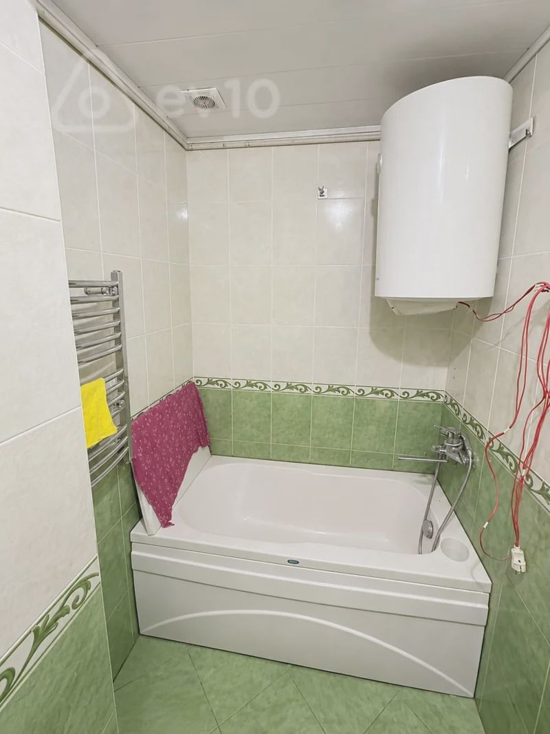 For sale: 4-room apartment (old building), 100 m² — Mənzil, Bakı (6)