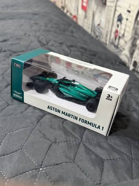 Aston Martin Formula 1 miniatür model maşın – orijinal qutu içində — Баку