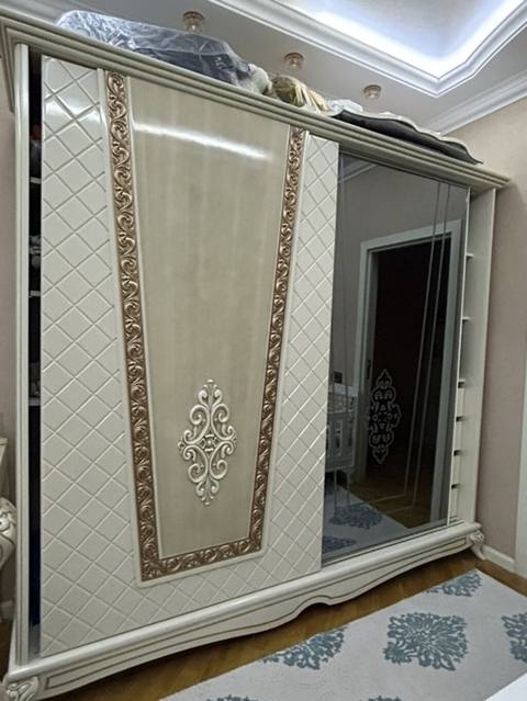 Klassik üslubda sürgülü qapılı iri paltar şkafu - Rəng: krem/bej — 150 ₼ · Баку · Şkaflar Klassik üslubda sürgülü qapılı iri paltar şkafu - Rəng: krem/bej — Баку