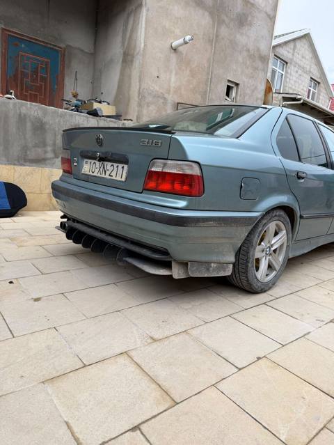BMW 3 series: 1.6 l 1994 il Sedan — Digah