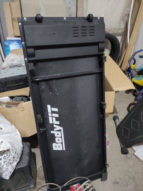 Məhsul: BodyFIT qaçış tərpəsi (treadmill) Təsvir: - Kompakt, qatlanan — Baku