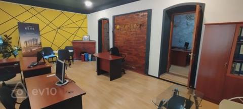 Ofis, 70 m², Ismayil Bey Qutqasinli kuc — kirayə — 1 200 ₼ · 3 xonali · 70 m² · 1/1 qavat · Баку, Yasamal · Ofis Ofis, 70 m², Ismayil Bey Qutqasinli kuc — kirayə — Баку