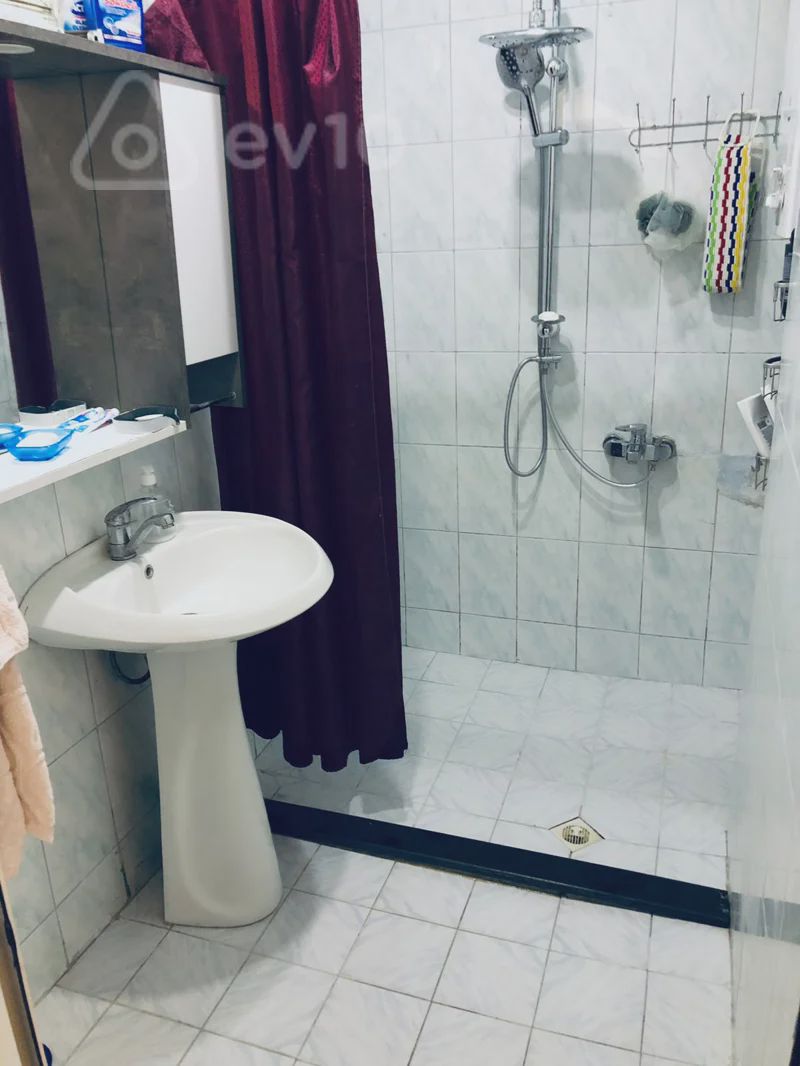 For sale: 4-room apartment (old building), 100 m² — Mənzil, Bakı (12)
