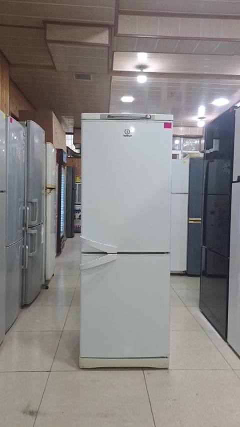 Indesit iki qapılı soyuducu - Rəng: ağ - Aşağıda dondurucu, yuxarıda — 300 ₼ · Digah · Soyuducular Indesit iki qapılı soyuducu - Rəng: ağ - Aşağıda dondurucu, yuxarıda — Digah