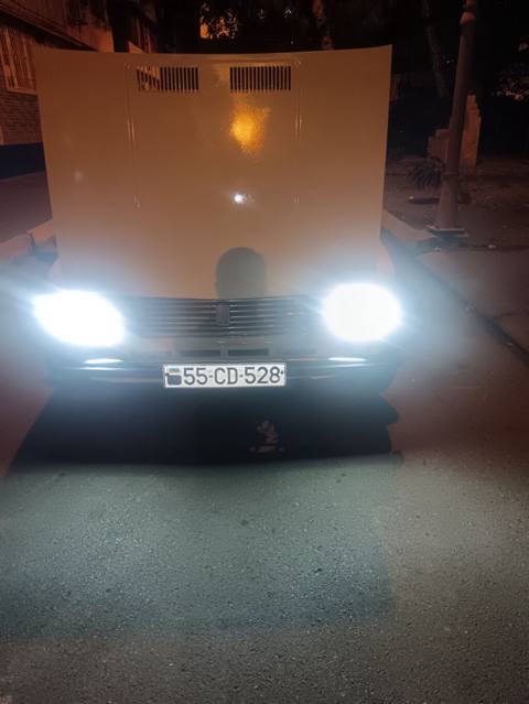 VAZ (Lada) 2111: 0.1 l 1989 il Sedan — Mingachevir