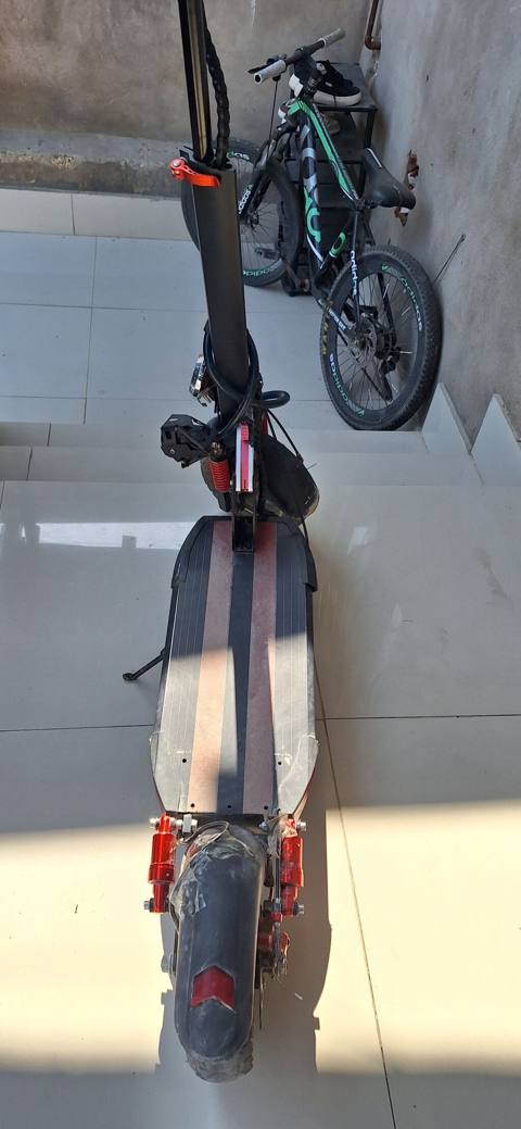 Scoter gorunduyu kimidi max sureti 35-40 kicik bi problemi var arxa — 350 ₼ · Баку · Skuterlər Scoter gorunduyu kimidi max sureti 35-40 kicik bi problemi var arxa — Баку