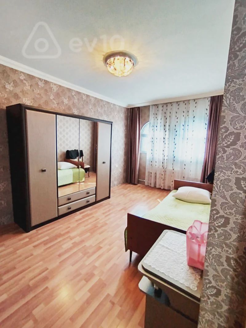 For sale: 4-room apartment (old building), 105 m² — Mənzil, Bakı (2)