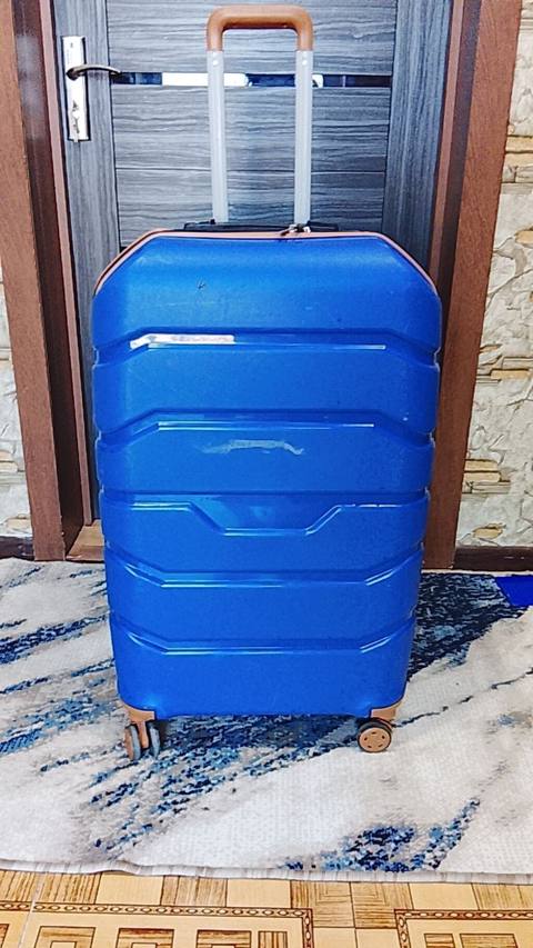 Çamadan l ölçü 25/30 kg çəkı tutur ıstəyən yaxinlaşib ünvandan götürə — Çamadanlar və səyahət üçün hər şey