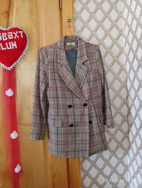 Qadınlar üçün klassik rəngli yoxlama (çəkmə) naxışlı blazer - Model — Балакен