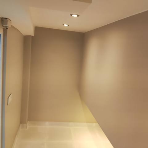 Ümumi sahəsi 6kv. Çox əlverişli yerdə yerləşir. 28 mayda, molldan 15m — Баку