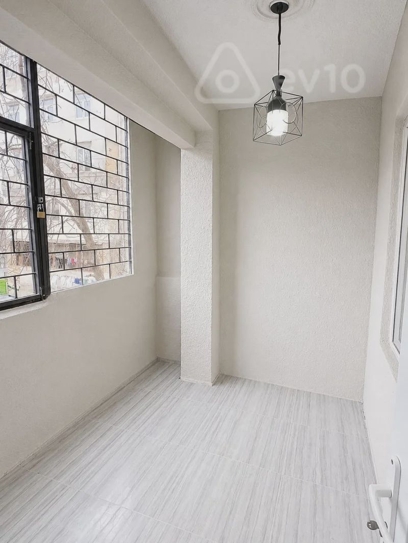 For sale: 4-room apartment (old building), 100 m² — Mənzil, Bakı (10)