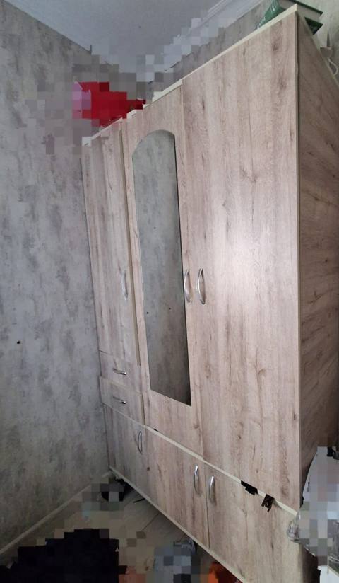 Dolab 120 azn. Yaxwi veziyyetde. Unvan Babek prs Məti 76060 — Mehdiabad
