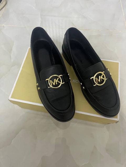 Michael kors esl deri az geyinilmiw 39 olcu — 75 ₼ · Bakı, Nərimanov · Mokasin Michael kors esl deri az geyinilmiw 39 olcu — Bakı