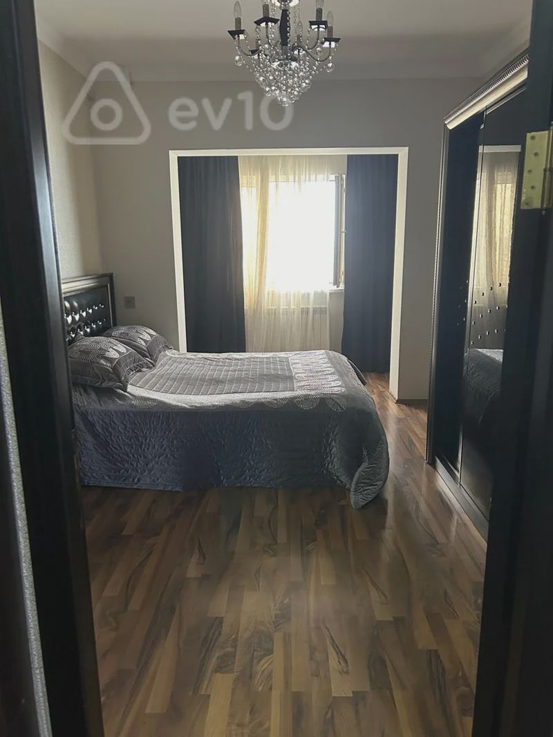 For sale: 2-room apartment (old building), 68 m² — Mənzil, Bakı (9)