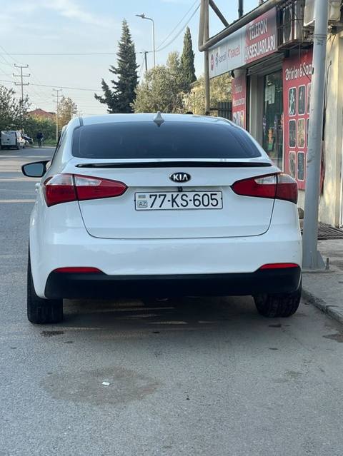 Kia Cerato (ağ rəng, sedan) - Xarici görünüş: ağ kuzov, qara — 18 000 ₼ · Digah · Avtomobillər Kia Cerato (ağ rəng, sedan) - Xarici görünüş: ağ kuzov, qara — Digah