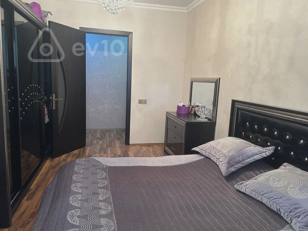 For sale: 2-room apartment (old building), 68 m² — Mənzil, Bakı (8)