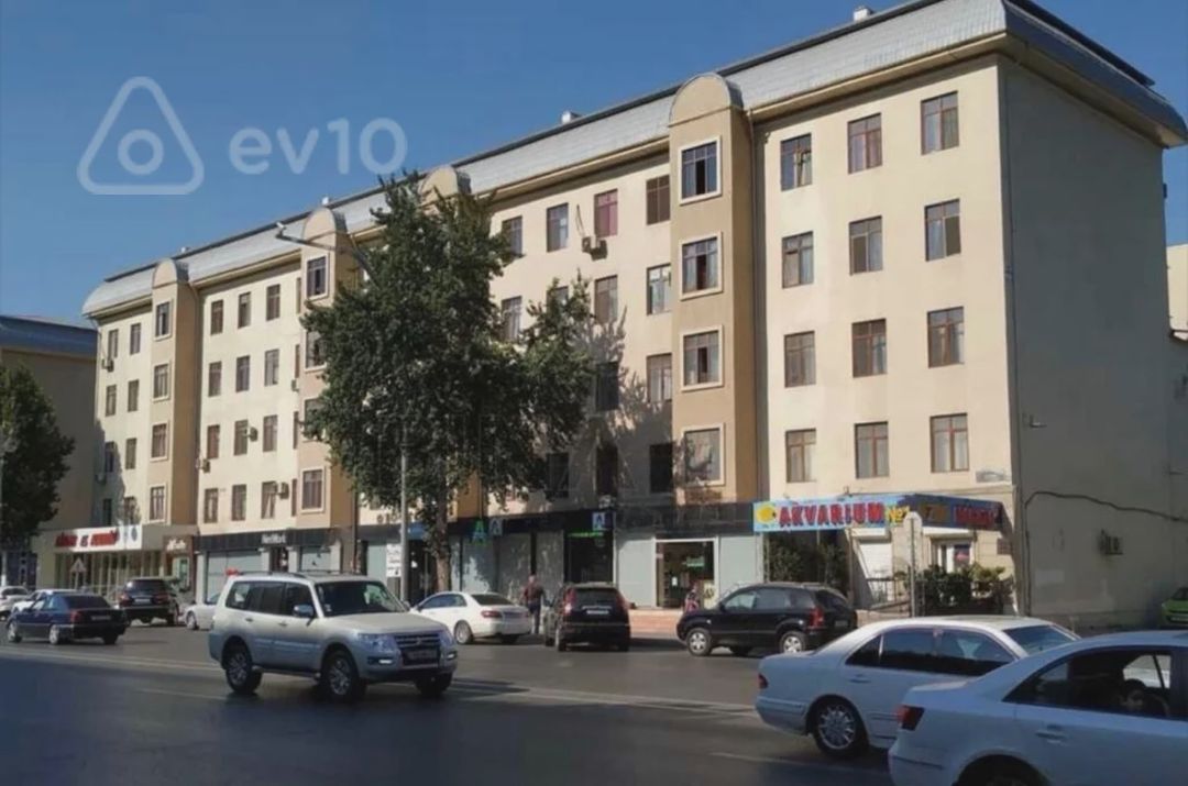 For sale: 2-room apartment (old building), 40 m² — Mənzil, Bakı