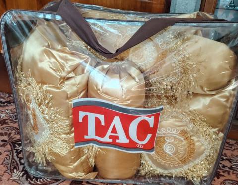 TAÇ dekorativ yastıq dəsti - Brend: TAÇ - Rəng: qızılı/şampan — 130 ₼ · Баку · Yastıqlar TAÇ dekorativ yastıq dəsti - Brend: TAÇ - Rəng: qızılı/şampan — Баку