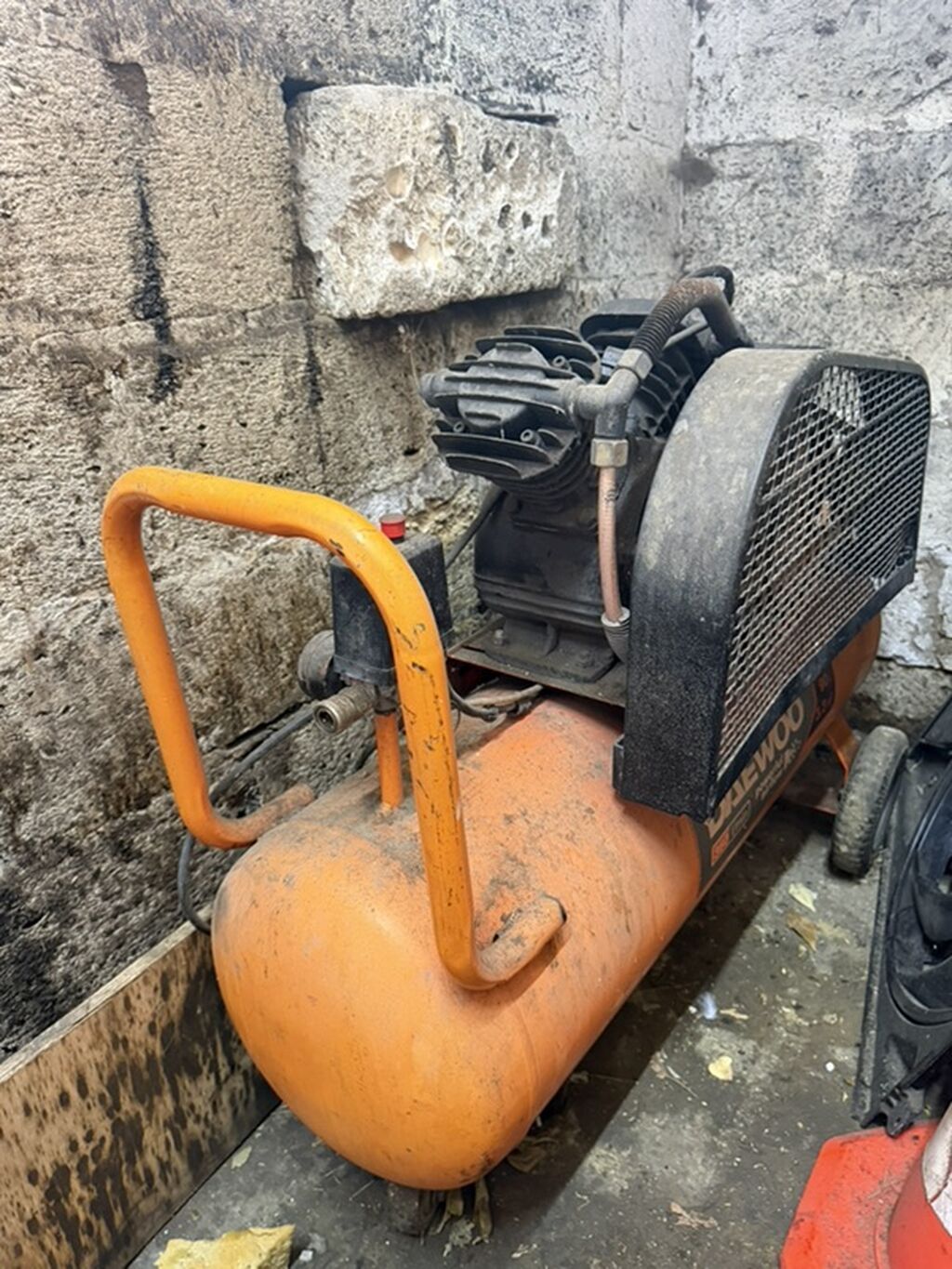 Daewoo hava kompressoru Model: DAC90B - Qəbuledici həcmi: 90 litr — Pompa və kompressor, Bakı (2)