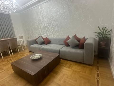Yenidir, eve uygun olmadi, divan satilir + jurnalni daxil 650 azn — Furniture