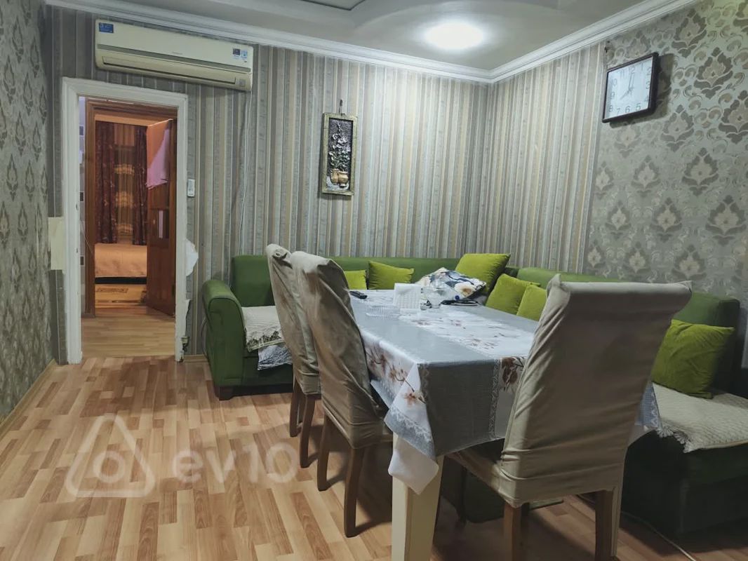 For sale: 4-room apartment (old building), 88 m² — Mənzil, Bakı