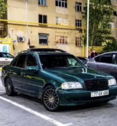 Mercedes-Benz C-Class (W202) sedan - Kuzov: 4 qapılı sedan, tünd — Bakı