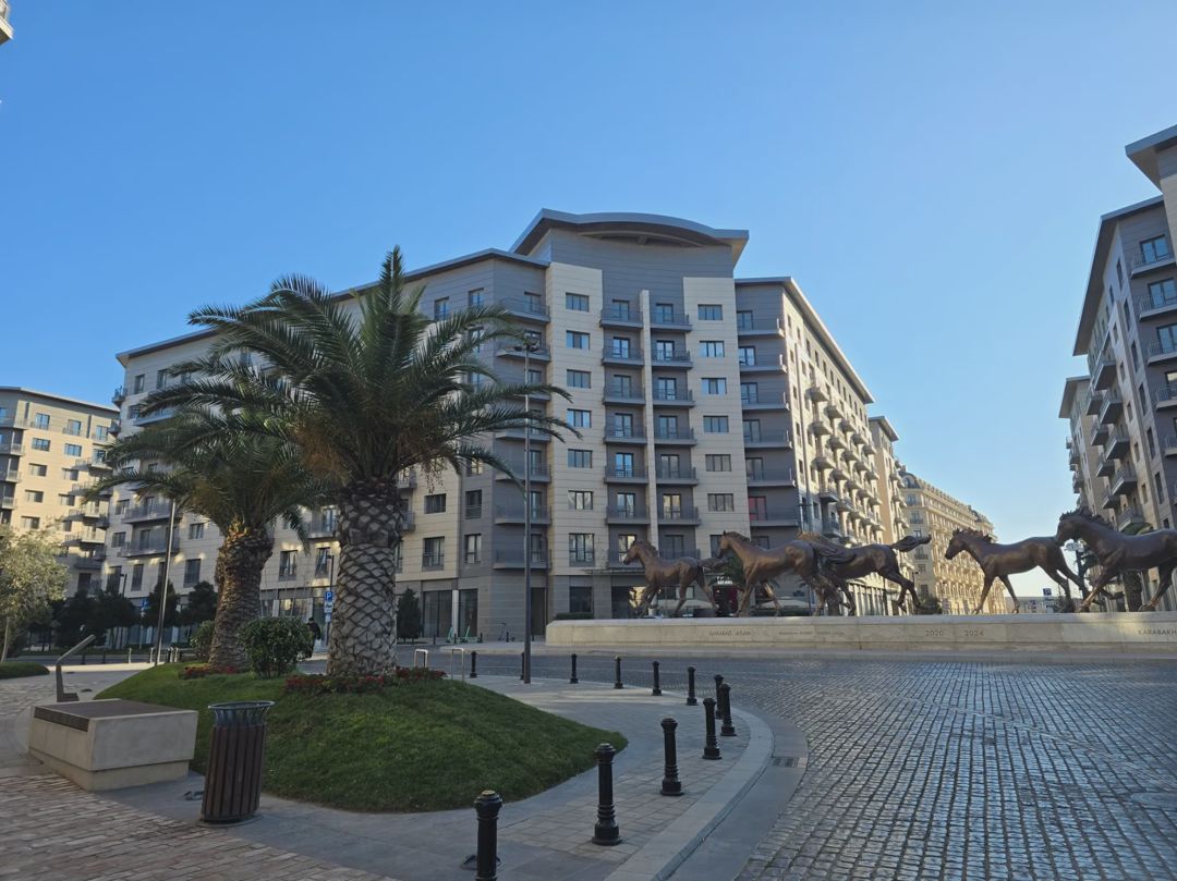 For sale: 4-room apartment, 197 m² — Mənzil, Bakı (2)