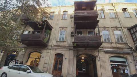 4 otaqlı Köhnə tikili satılır Səbail, İçəri şəhər, Sahil m. metrosu — 1 200 000 ₼ · 4 oda · 180 m² · 3/3 kat · Bakı, Səbail · Mənzil 4 otaqlı Köhnə tikili satılır Səbail, İçəri şəhər, Sahil m. metrosu — Bakı