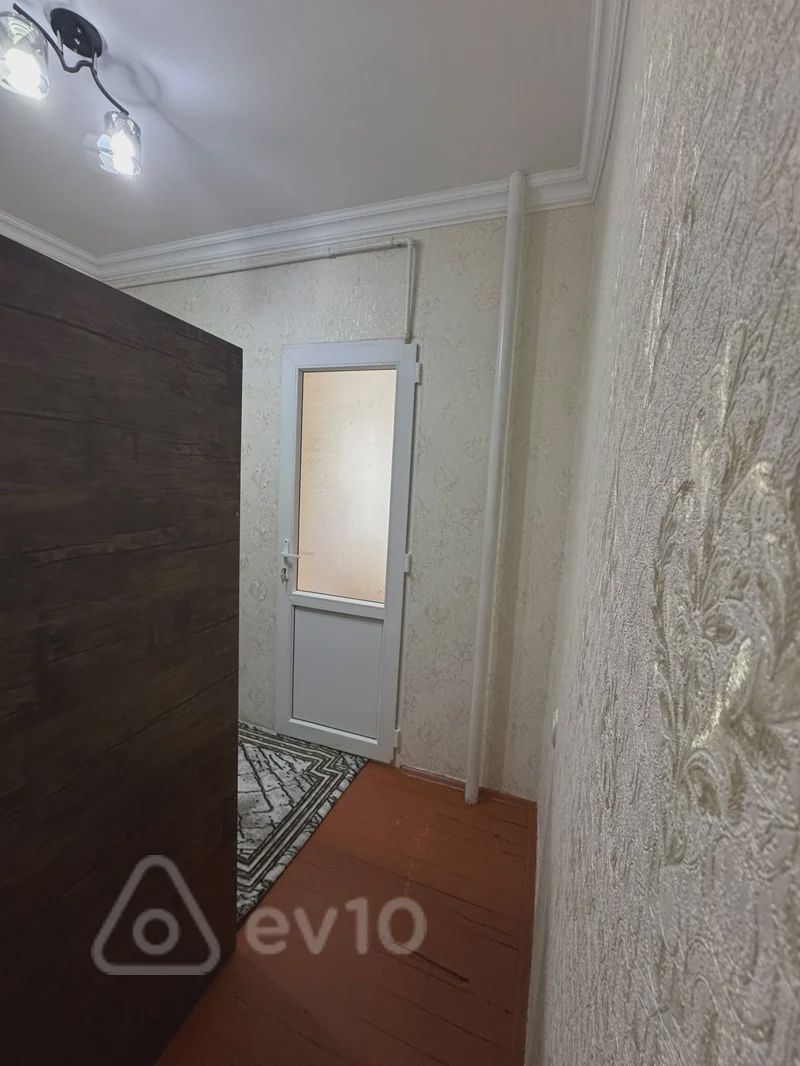 For sale: 2-room apartment (old building), 38 m² — Mənzil, Bakı (5)