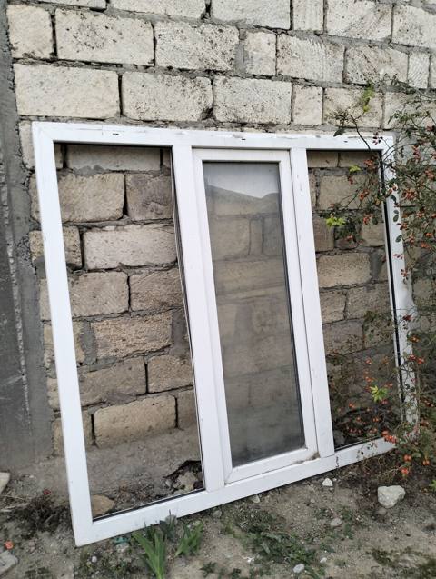 İşlənmiş Təkqat şüşə paketi Plastik pəncərə, Еni: 150 sm, Uzunluğu: 150 sm — Сарай