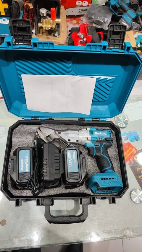 Makita 12V (etiketdə 12V yazılı) akkumulyatorlu metal kəsici qayçı — 95 ₼ · Digah · Kəsmə makinları Makita 12V (etiketdə 12V yazılı) akkumulyatorlu metal kəsici qayçı — Digah