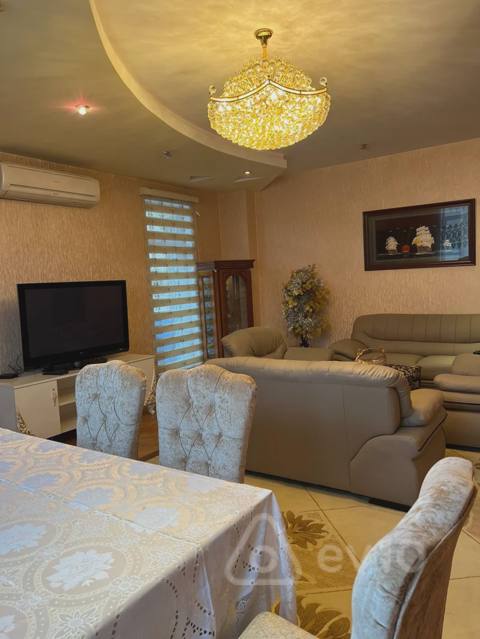 3 otaqlı mənzil, 157 m², Z.Əhmədbəyov küç. — kirayə — Баку