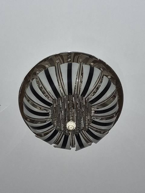 Çılçıraq, 1 lampa, Metal — 30 ₼ · Digah · Tavan is?qlar? v? cilc?raqlar Çılçıraq, 1 lampa, Metal — Digah