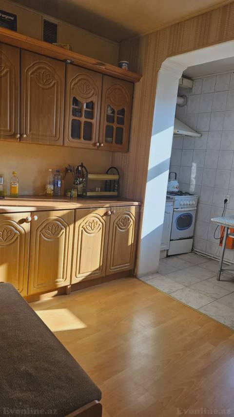 2 otaqlı köhnə tikili mənzil kirayə verilir — Inşaatçılar pr., Bakı — Недвижимость