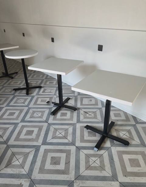 Restoran üçün neytral masa 60x60 — Bakı